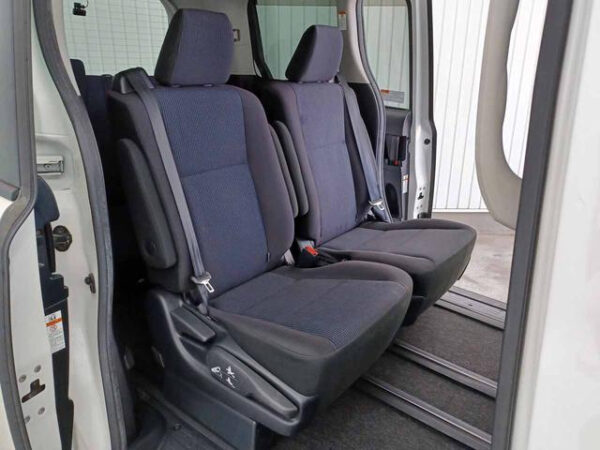 TOYOTA  VOXY - Image 15