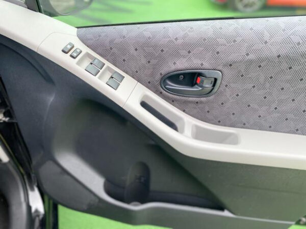 TOYOTA VITZ - Image 17