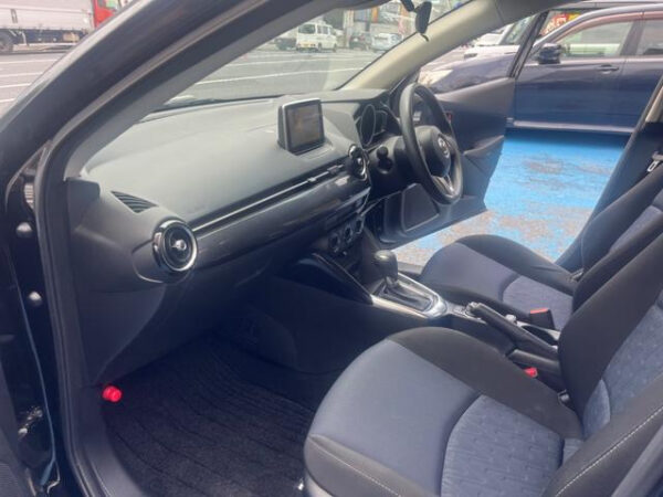 MAZDA DEMIO - Image 17
