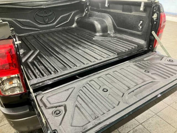 TOYOTA HILUX - Image 17