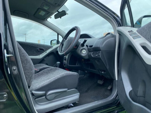 TOYOTA VITZ - Image 18