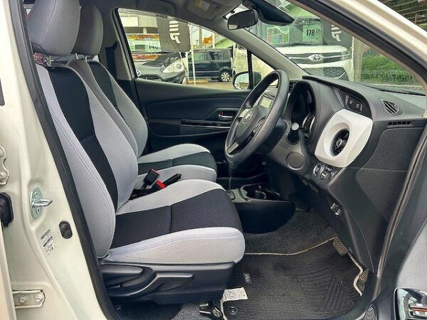 TOYOTA VITZ - Image 18