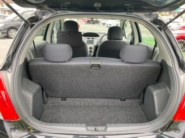 TOYOTA VITZ - Image 19