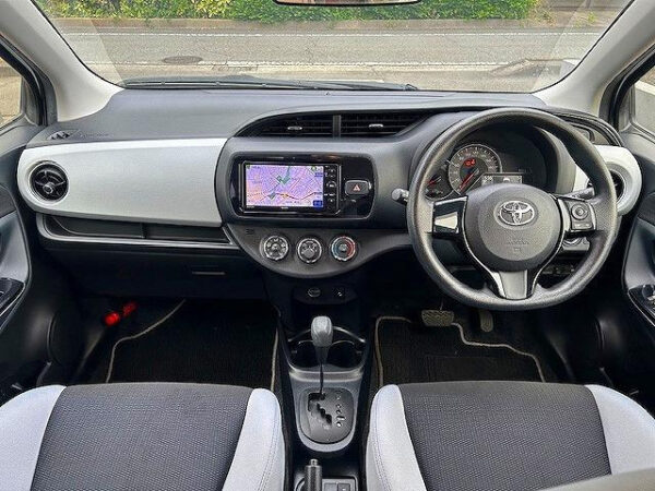 TOYOTA VITZ - Image 20