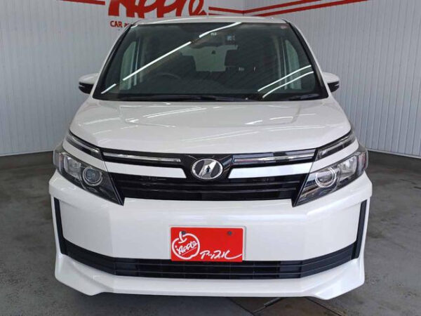 TOYOTA  VOXY - Image 3