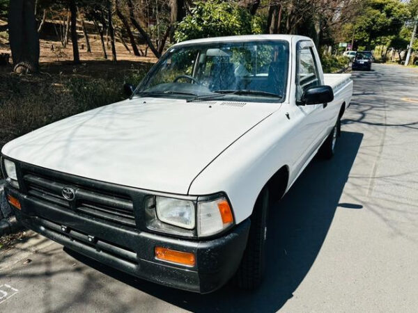 TOYOTA HILUX - Image 3