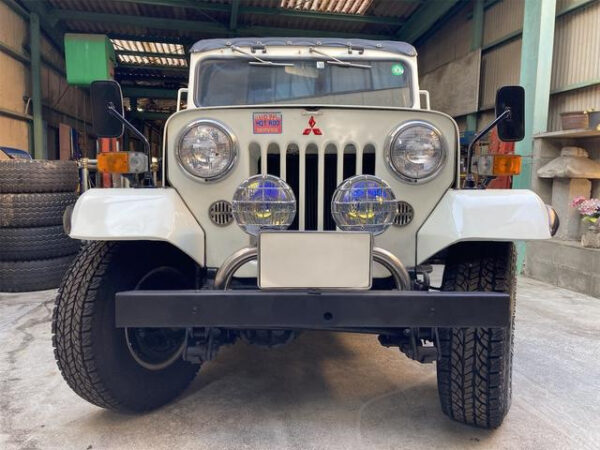 MITSHUBISHI JEEP - Image 3