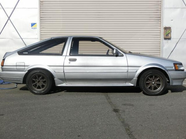 TOYOTA COROLLA LEVIN - Image 3