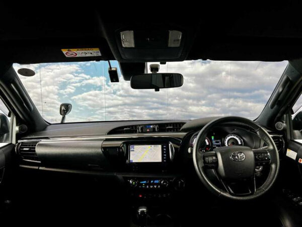 TOYOTA HILUX - Image 3