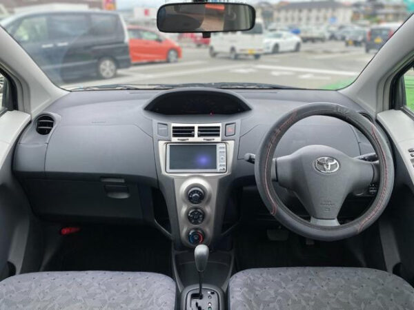 TOYOTA VITZ - Image 3