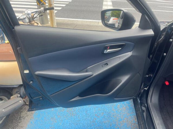 MAZDA DEMIO - Image 22