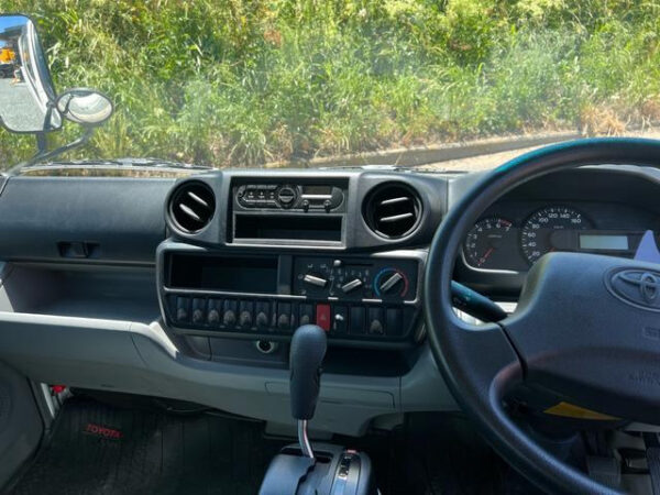 TOYOTA DYNA - Image 21