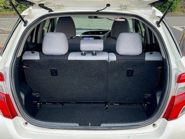 TOYOTA VITZ - Image 23