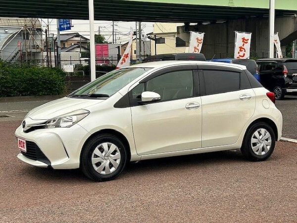 TOYOTA VITZ - Image 4