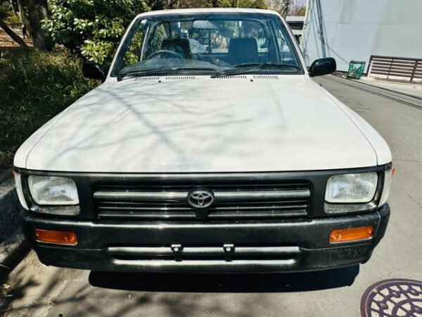 TOYOTA HILUX - Image 4