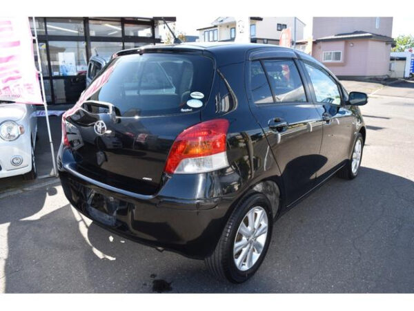 TOYOTA VITZ - Image 4