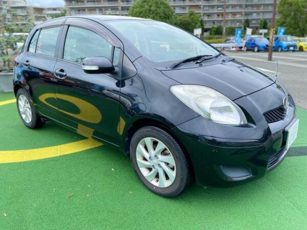 TOYOTA VITZ - Image 4