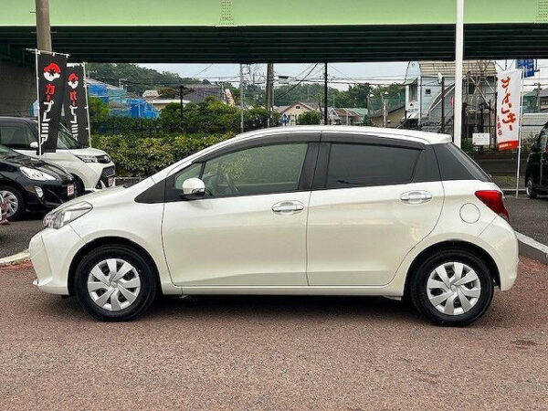 TOYOTA VITZ - Image 5