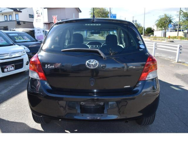 TOYOTA VITZ - Image 5