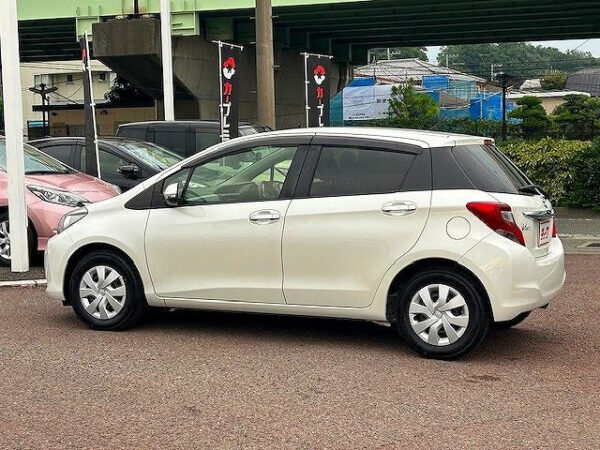 TOYOTA VITZ - Image 6