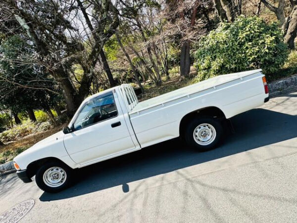TOYOTA HILUX - Image 6