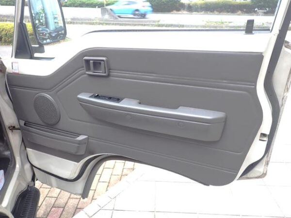 NISSAN CARVAN - Image 6