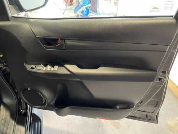 TOYOTA HILUX - Image 6