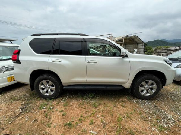 TOYOTA LAND CRUISER PRADO - Image 6