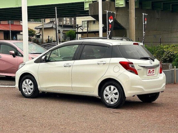 TOYOTA VITZ - Image 7