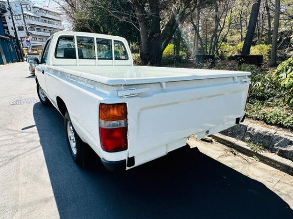 TOYOTA HILUX - Image 7