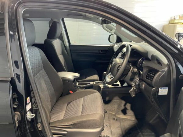 TOYOTA HILUX - Image 7