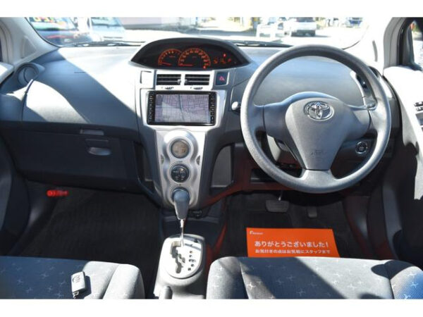 TOYOTA VITZ - Image 7