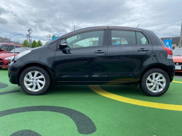 TOYOTA VITZ - Image 7