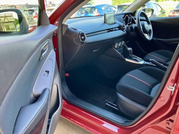 MAZDA DEMIO - Image 7