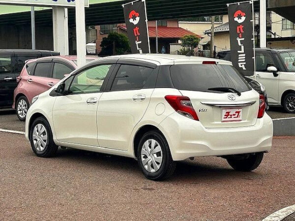 TOYOTA VITZ - Image 8