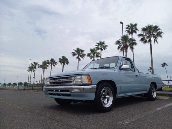TOYOTA HILUX - Image 8