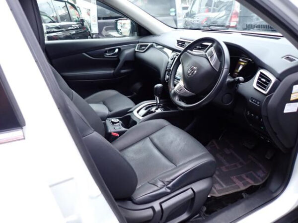 NISSAN X-TRAIL - Image 8