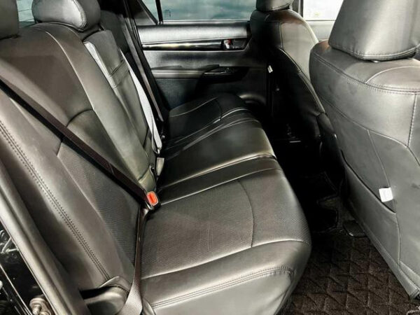 TOYOTA HILUX - Image 8