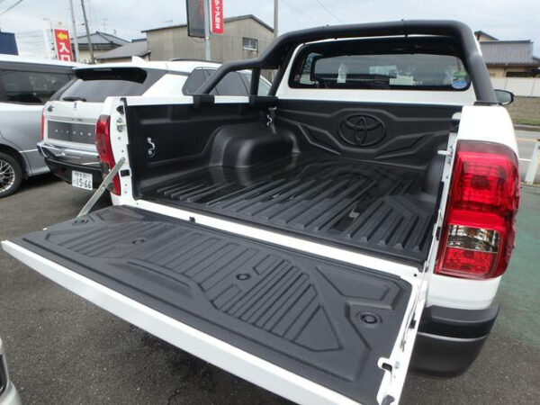 TOYOTA HILUX - Image 8