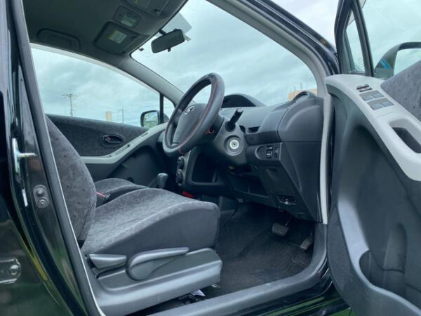 TOYOTA VITZ - Image 8