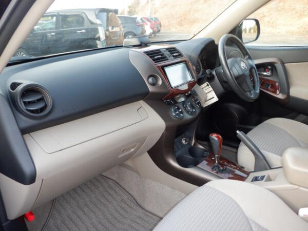 TOYOTA VANGUARD - Image 9