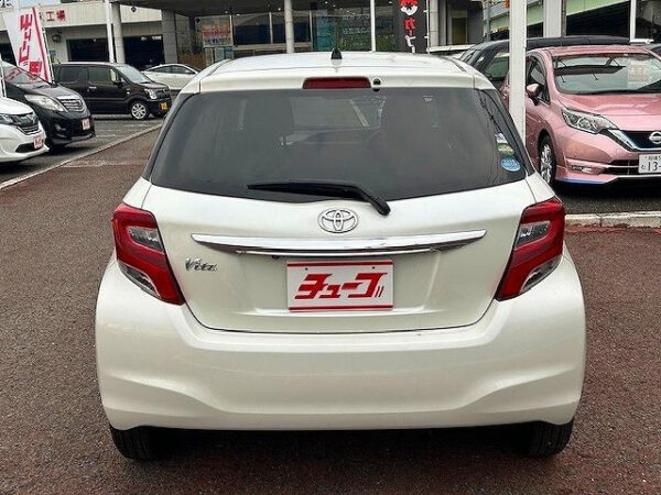 TOYOTA VITZ - Image 9