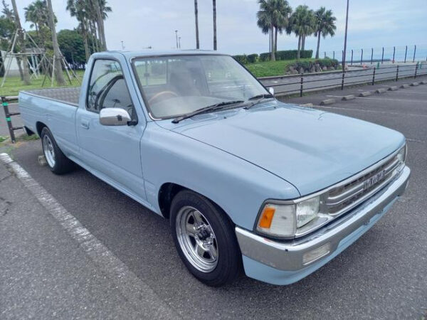 TOYOTA HILUX - Image 9