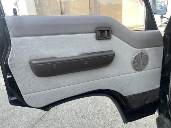 NISSAN CARVAN - Image 9