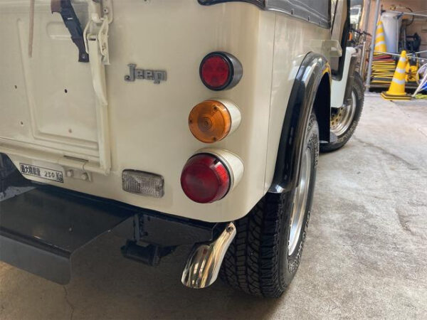 MITSHUBISHI JEEP - Image 9