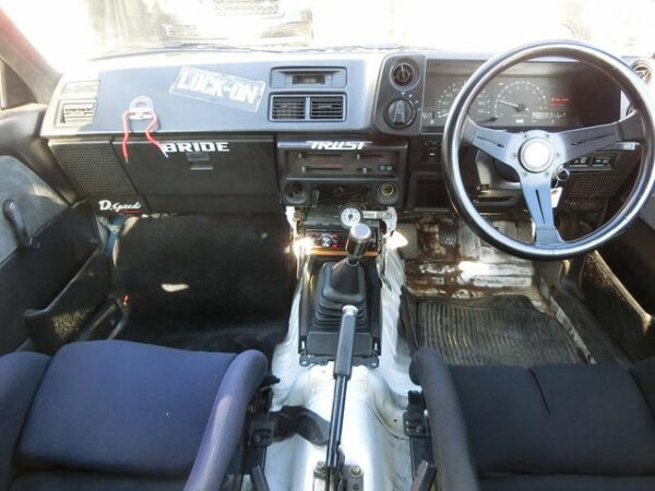 TOYOTA COROLLA LEVIN - Image 9