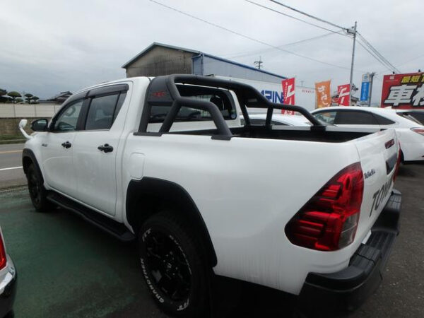 TOYOTA HILUX - Image 9