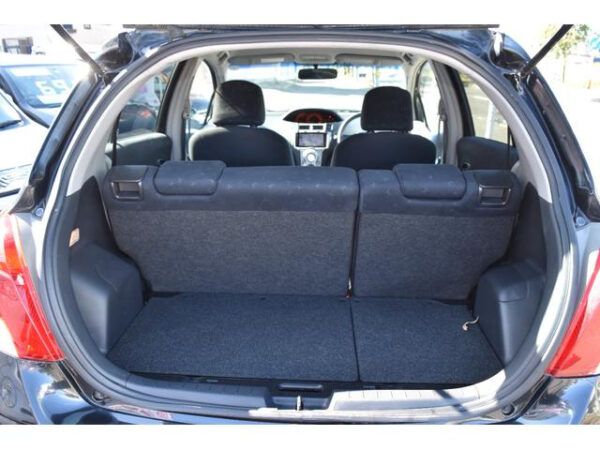 TOYOTA VITZ - Image 9