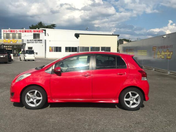 TOYOTA VITZ - Image 9