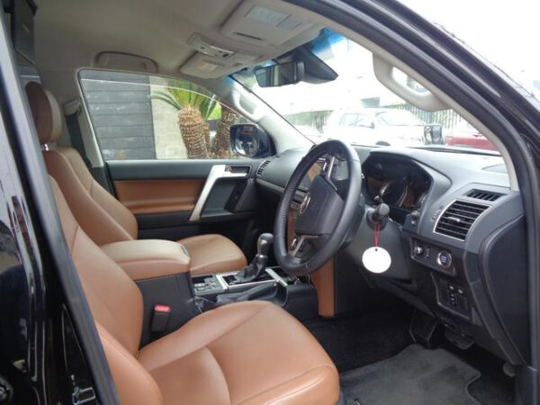 TOYOTA LAND CRUISER PRADO - Image 9